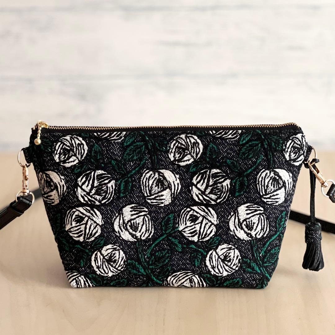 ミナペルホネン rosy navyショルダーバッグMB512-252