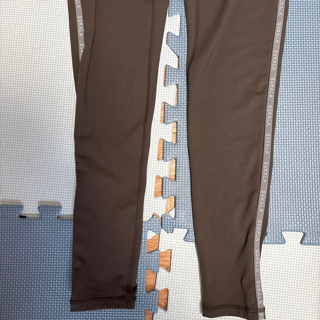 新品　未使用　SUKALA サイドロゴギャザーレギンス　Mサイズ　エスプレッソ