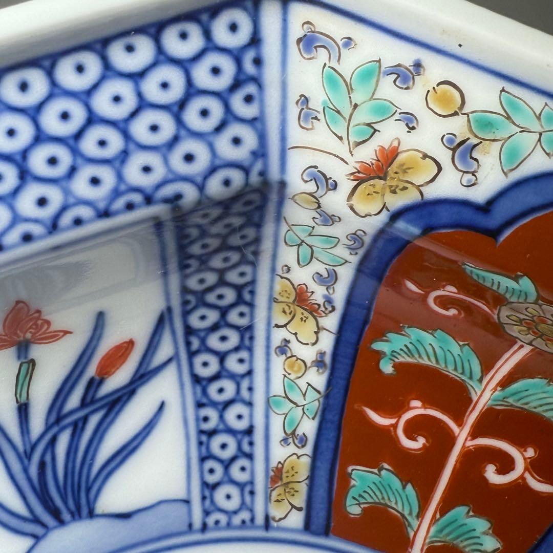 十二代　酒井田柿右衛門　菓子鉢　八角浅小　染錦松竹梅地紋　共箱　定価55万円