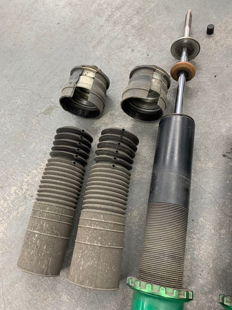 プリウスα車高調