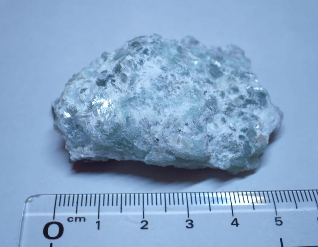 ターブッタイト ターブット石Tarbuttite 　蛍光鉱物　鉱物標本