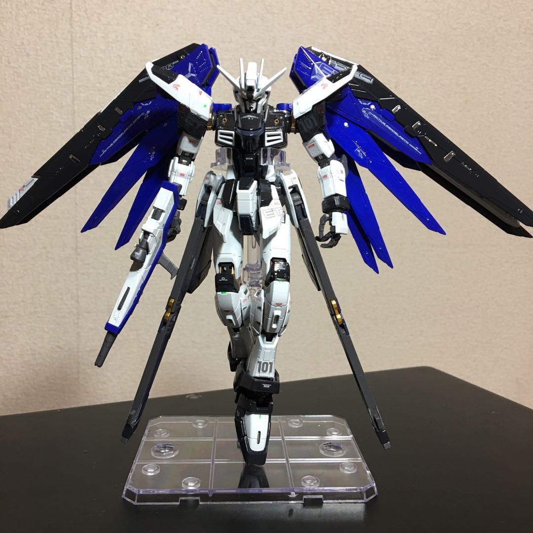 ガンプラ 1/144 RG フリーダム ガンダム 完成品 ガンダムSEED