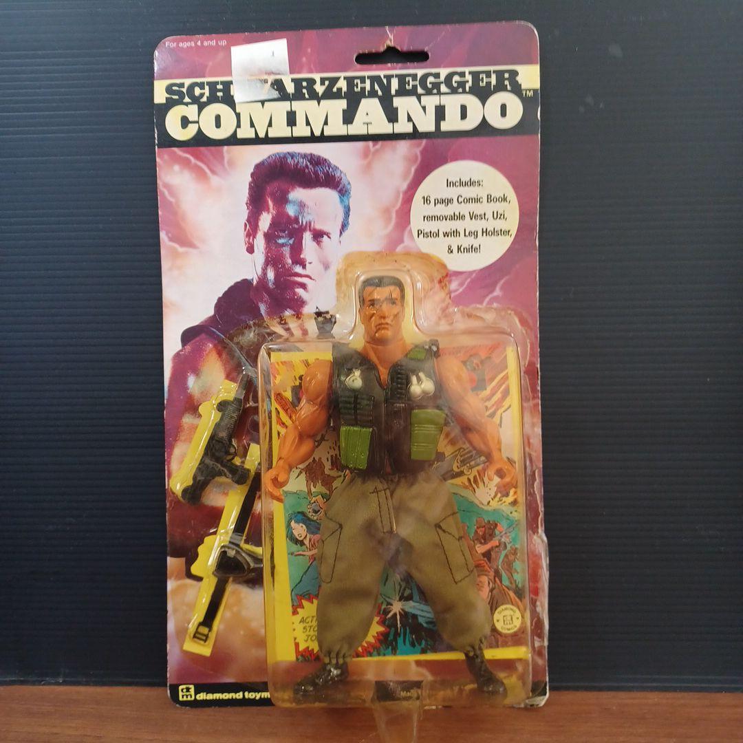 映画「コマンド―」アーノルド・シュワルツェネッカー主演　可動式現地物フィギュア
