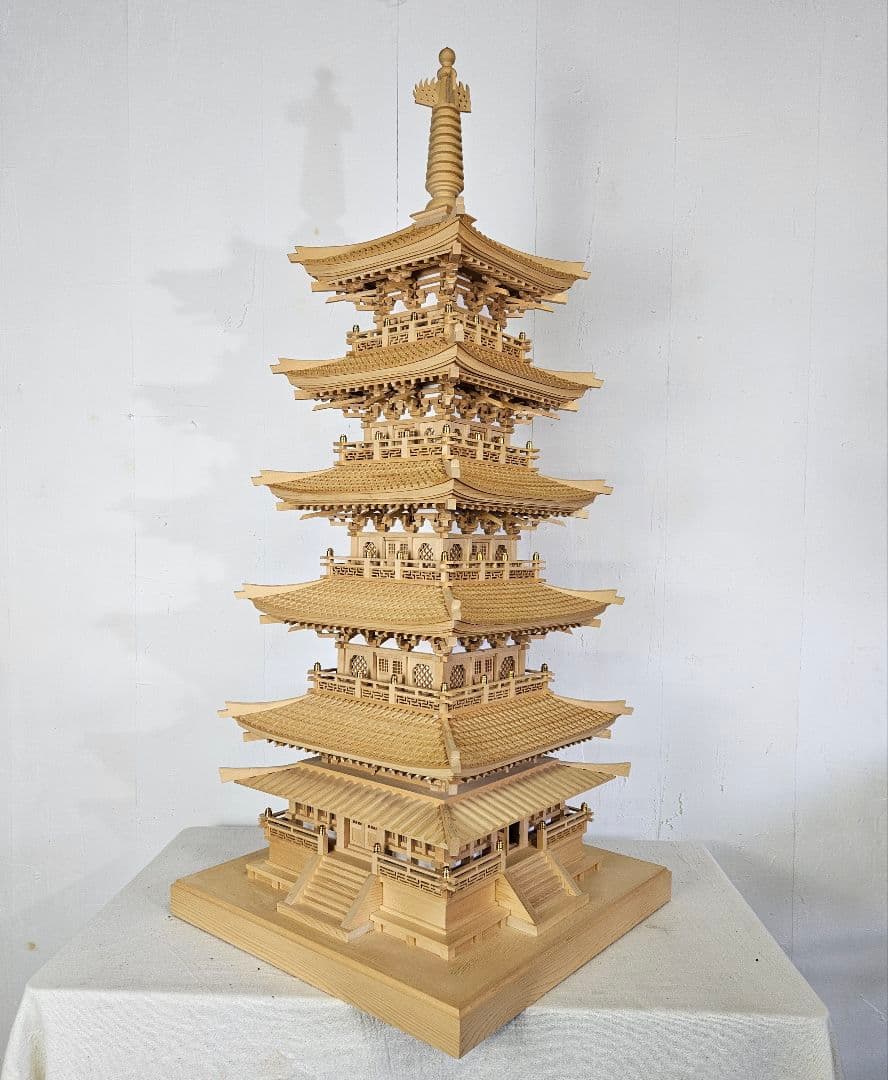 彫刻家 黄賢富 作 五重塔 総檜製 緻密彫り 木製 天然木 置物 オブジェ 大型