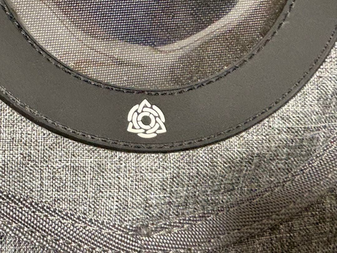 ブラックアンブレラのミュータントハンドパン　F♯ローマニアンヒザズ