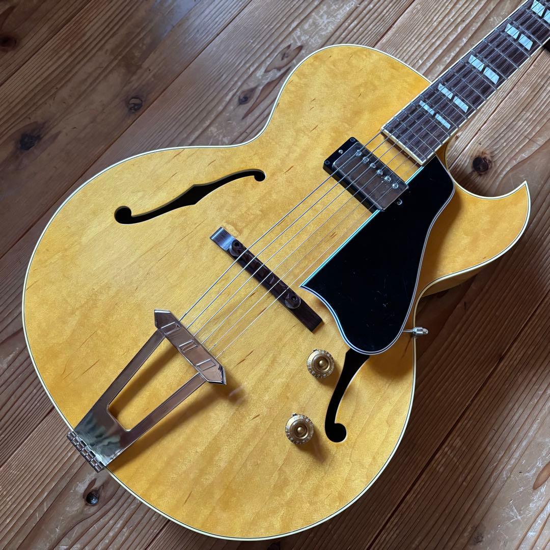 新品級2012年製Archtop Tribute AT175