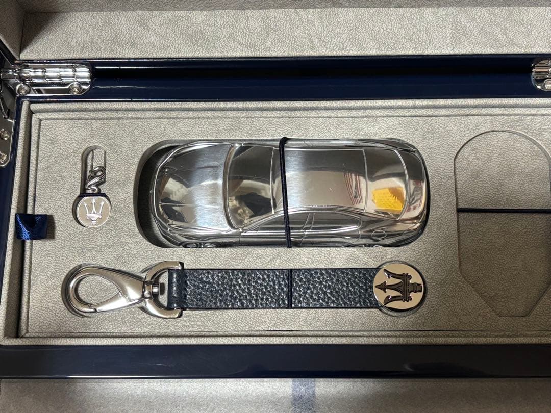 マセラティ　ノベルティボックス　メタルカー　ギブリ