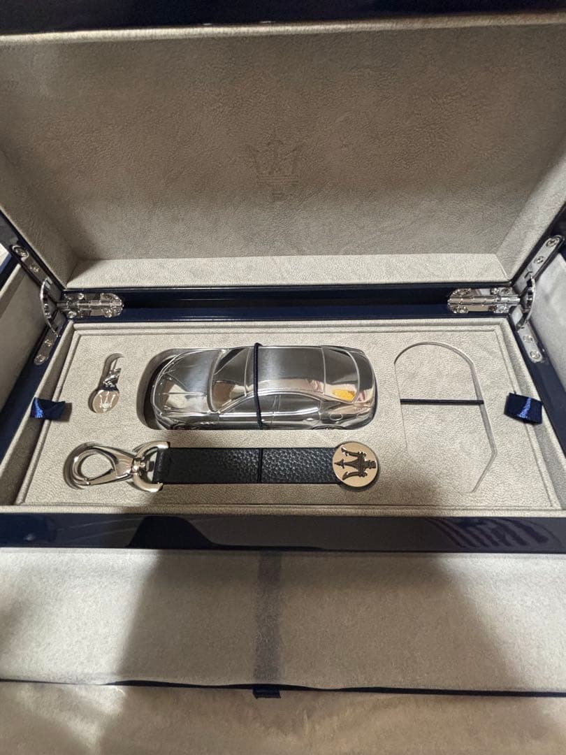 マセラティ　ノベルティボックス　メタルカー　ギブリ