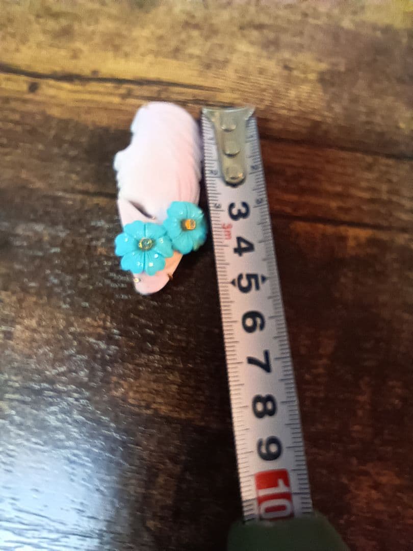 K18の女性横顔と花型ブルーストーン装飾ペンダント