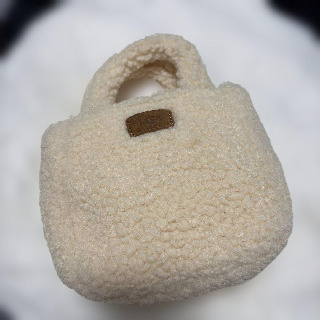 【新品未使用】UGG クリーム色 ハンドバッグ