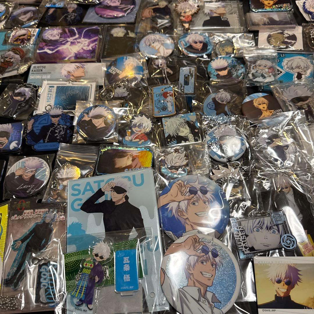 呪術廻戦　五条悟　缶バッジ　ラバスト　アクスタ等　約140点大量まとめ売り