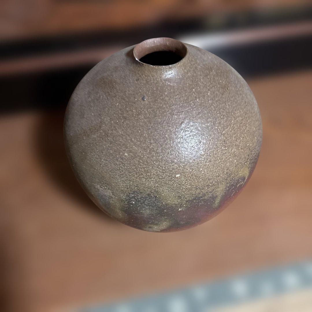 茶色い球形花瓶