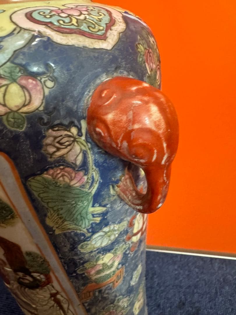 1749中国武神の図が描かれた双耳付きの人物花瓶 大清同治年製銘　時代物