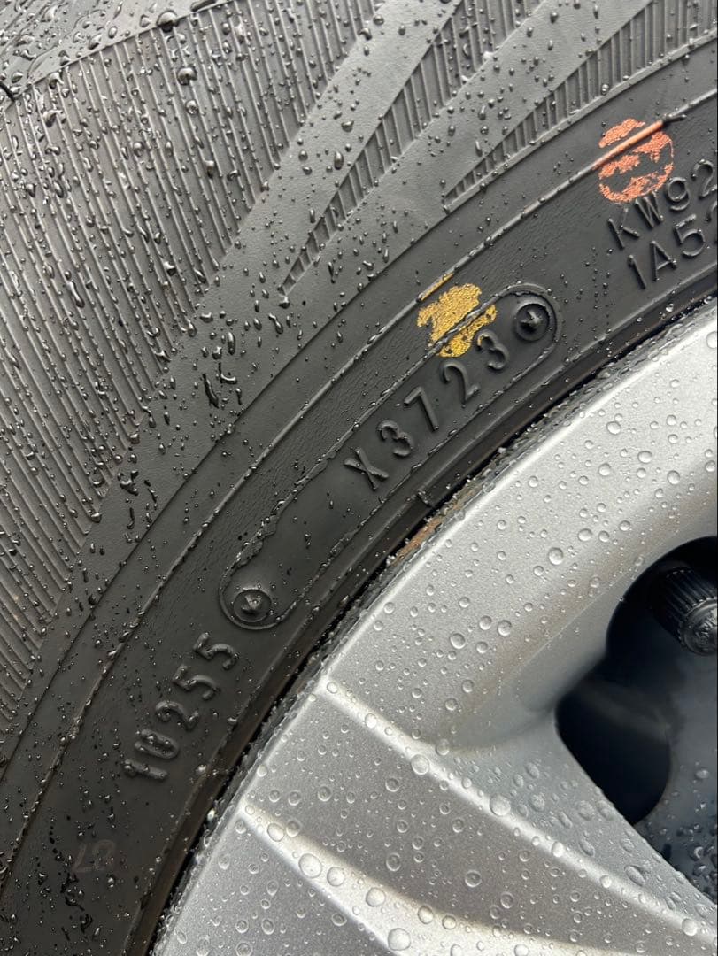 ハイエース2023年スタッドレス 195/80R15 4本セット ナット付き！