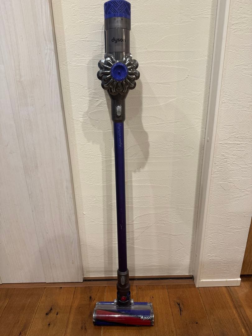 Dyson コードレスクリーナー V6 fluffy