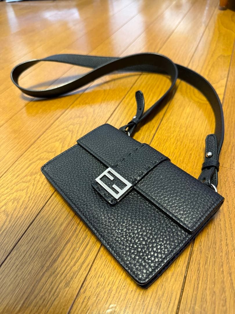 FENDI レザーショルダーバッグ ブラック
