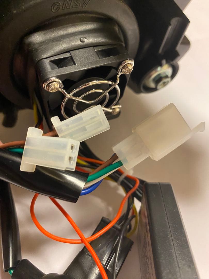 シグナスX 4型 デビルアイ プロジェクターヘッドライト レインボー 1点限り