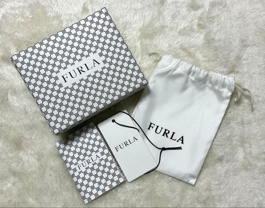 ✳︎新品✳︎ FURLA レザー マチ付き カードケース 名刺入れ 黒