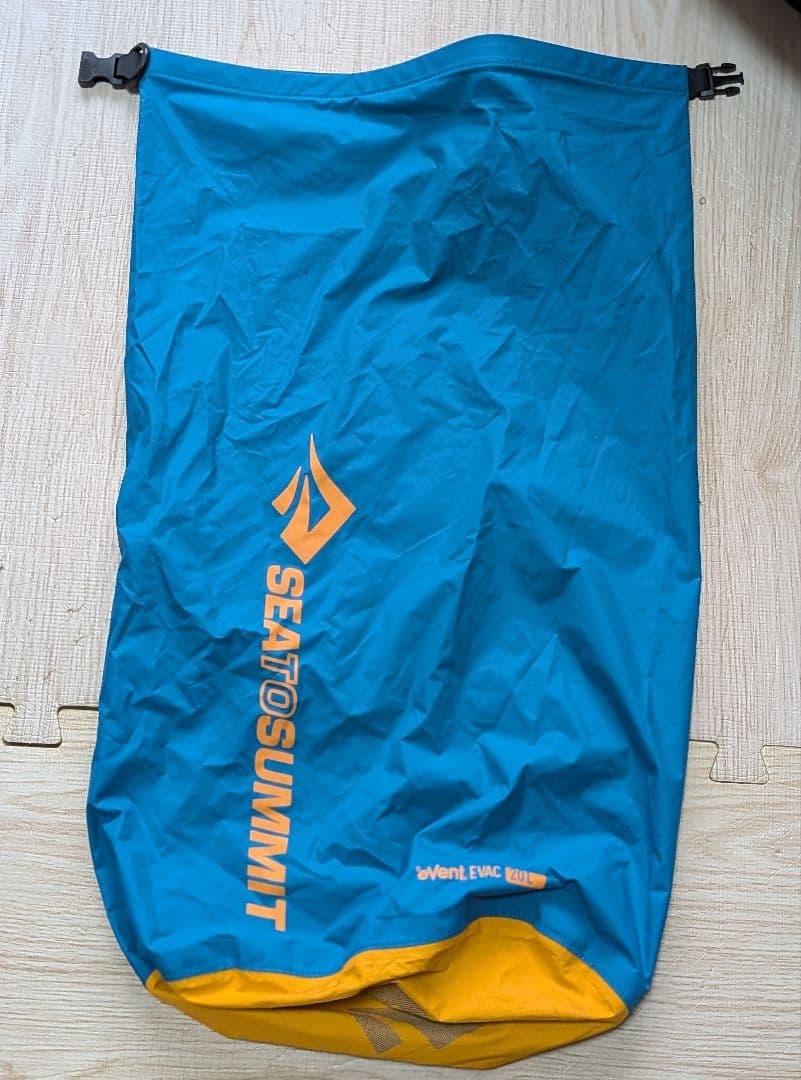 b*l様 イスカ　ISUKA エアプラス 630　シートゥーサミット Evac2