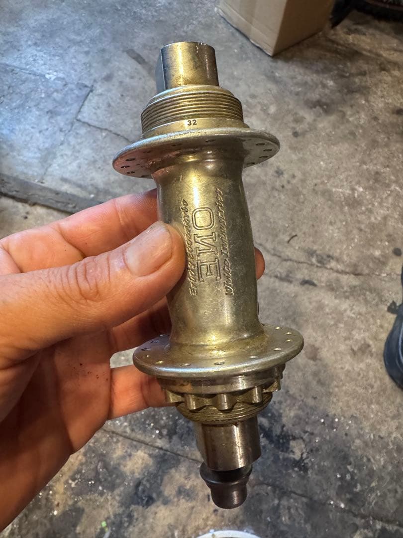 ホワイトインダストリーズ　eno エキセントリックハブ130mm