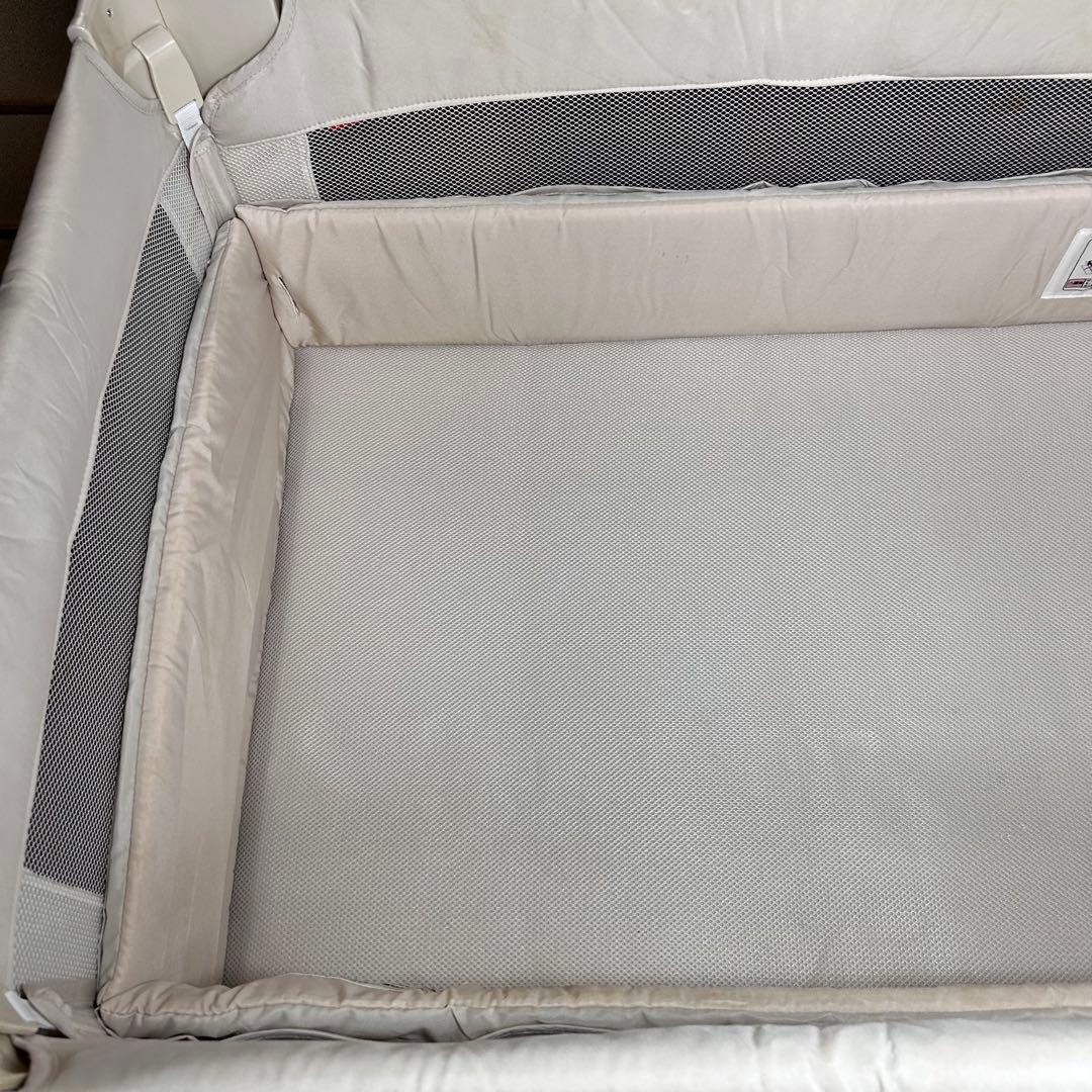 アップリカ ココネルエアー ベビーベッド　ミルクWH　ホワイト