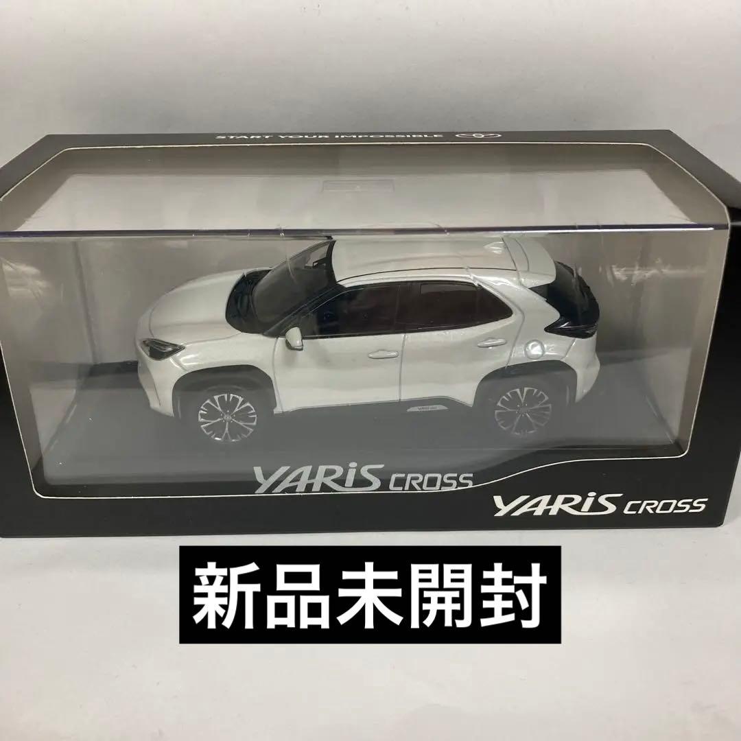 【非売品】トヨタ ヤリスクロス ミニカー ホワイトパールクリスタルシャイン 新品