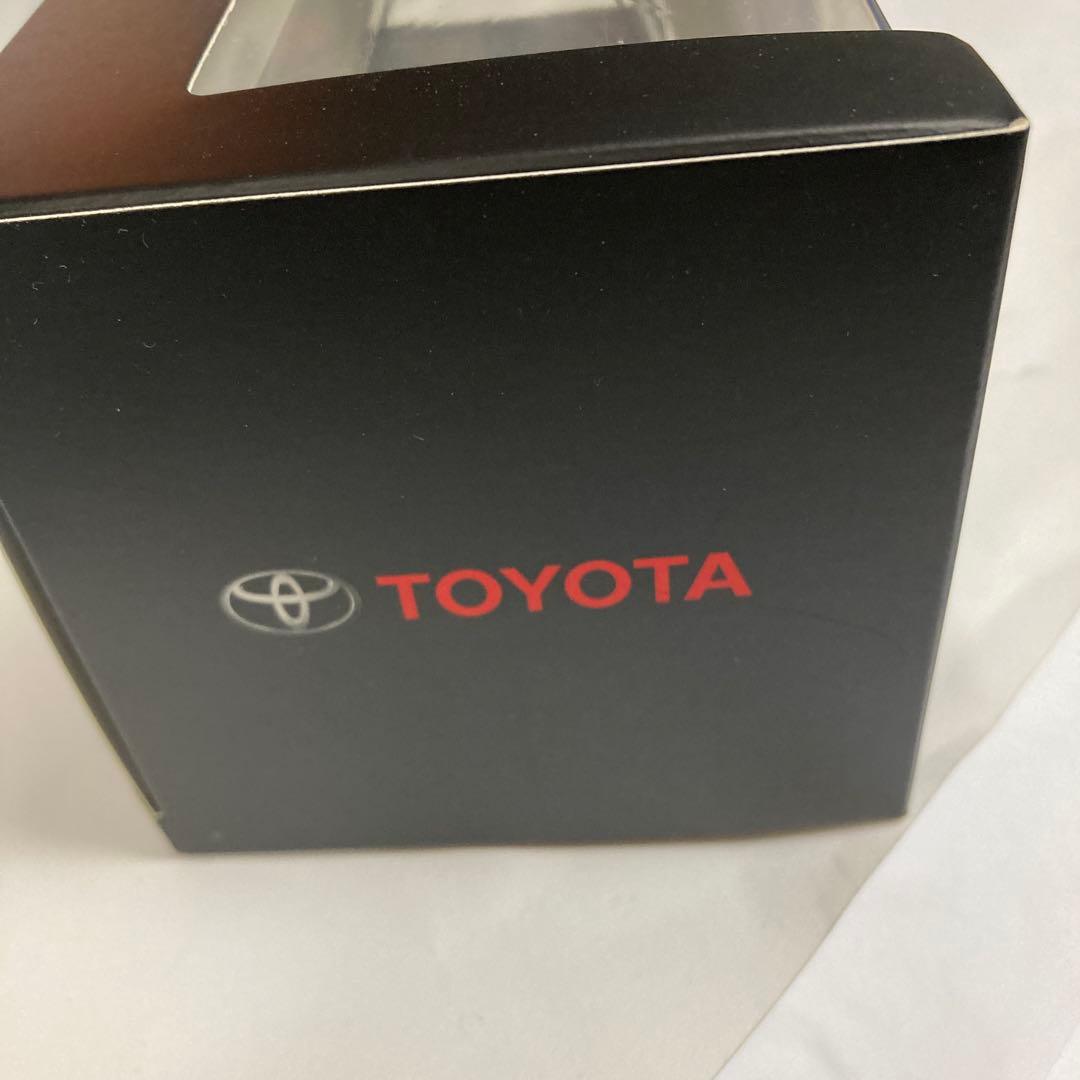 【非売品】トヨタ ヤリスクロス ミニカー ホワイトパールクリスタルシャイン 新品