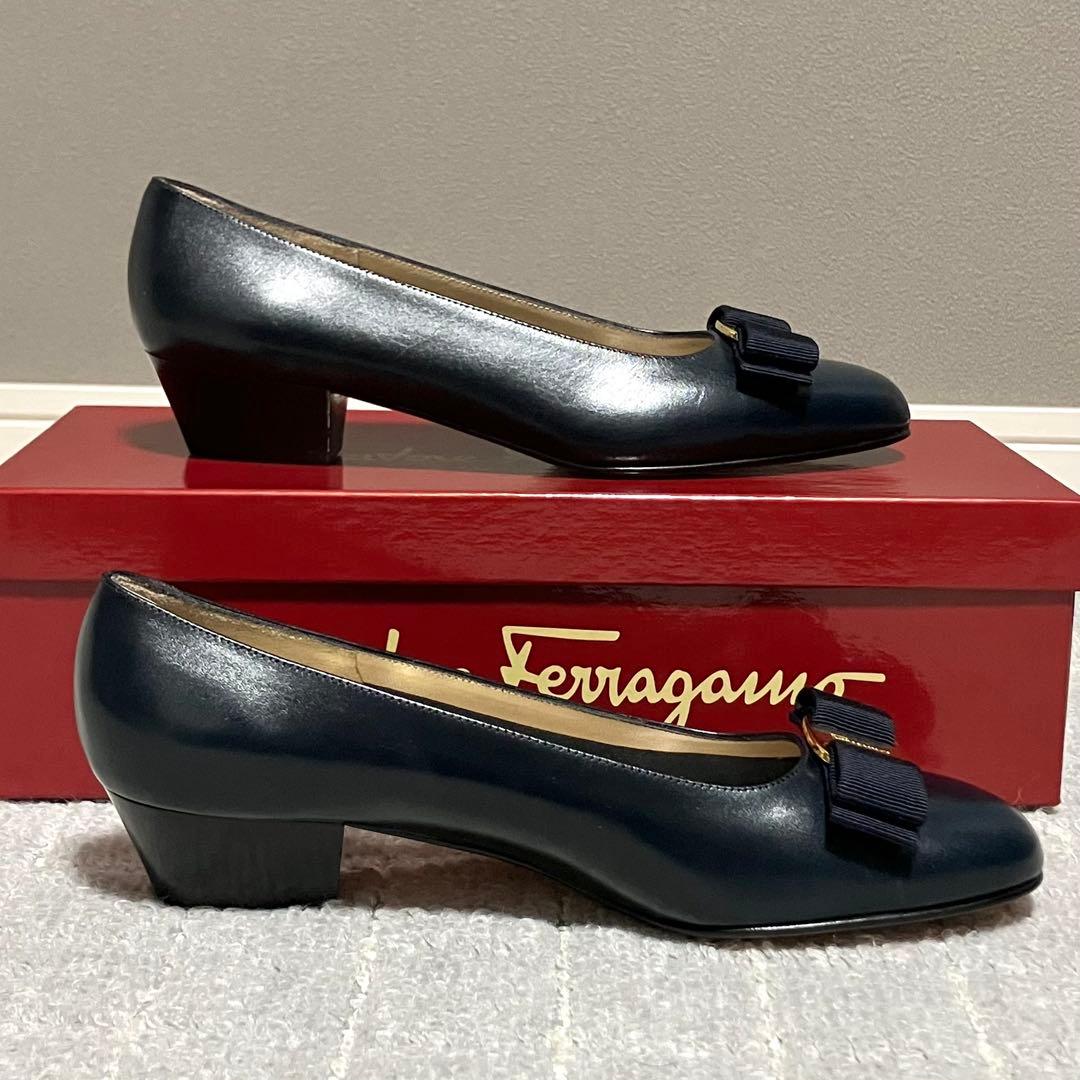 フェラガモ［パンプス］ヴァラ　ネイビー　レザー　ヒール　ゴールド　6C