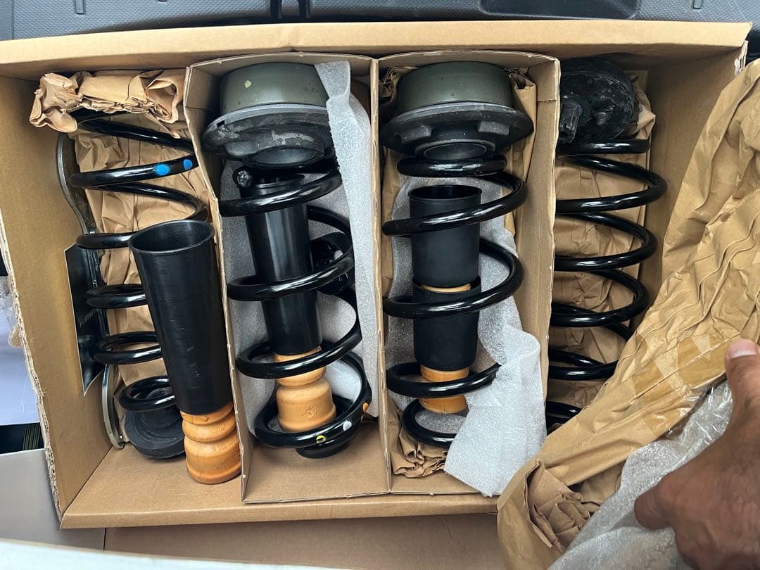 アウディA6 Sライン純正サススプリング