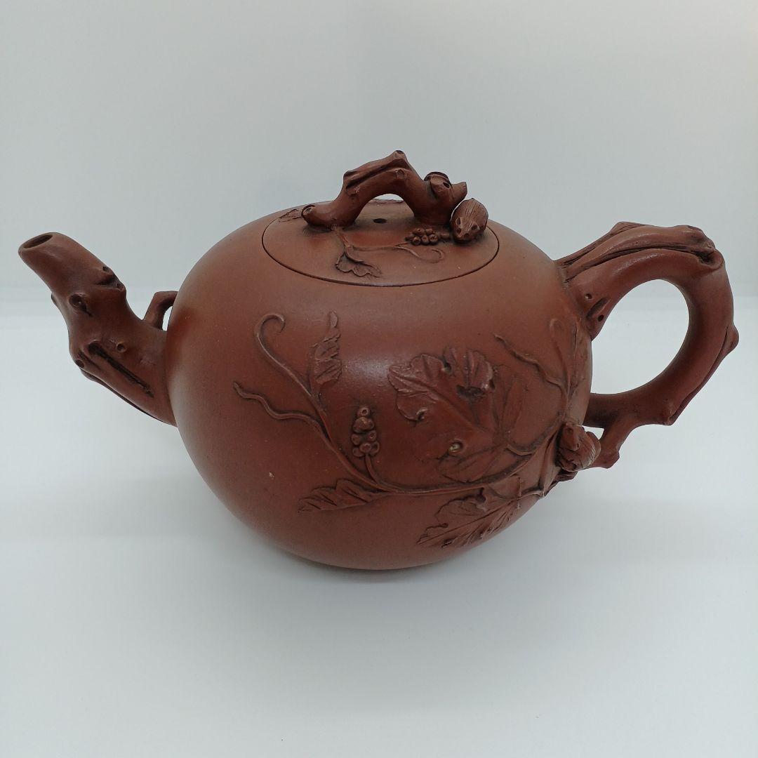 中国宜興　朱泥　葡萄栗鼠　急須　紫砂壺　茶壺　在銘　煎茶道具
