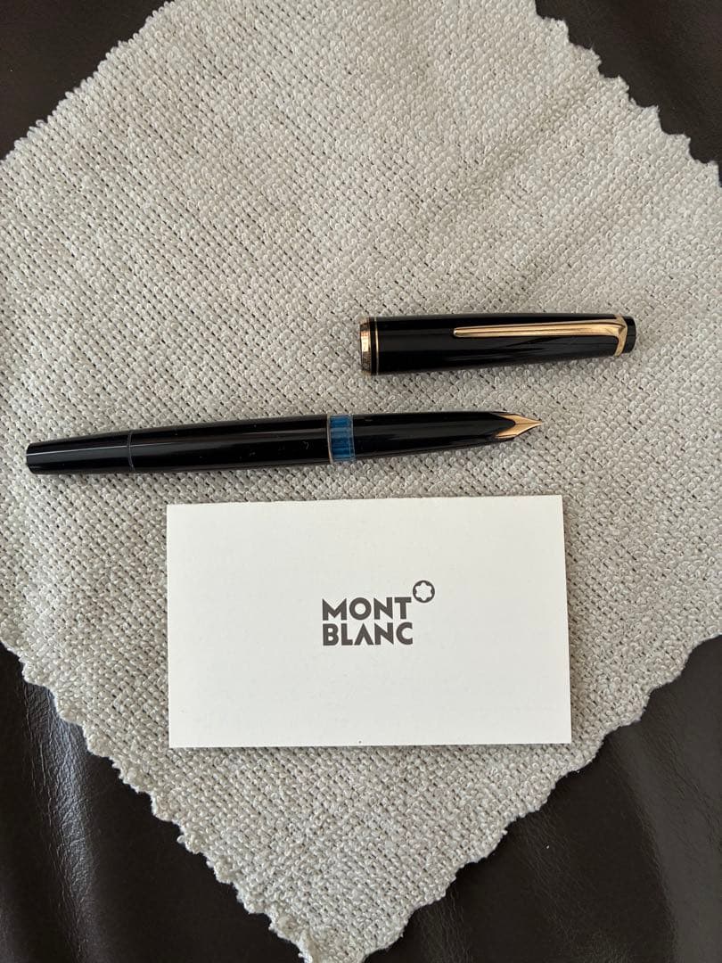 ◾️MONT BLANC モンブラン◾️黒 万年筆 No. 22◾️黒色／金色◾️