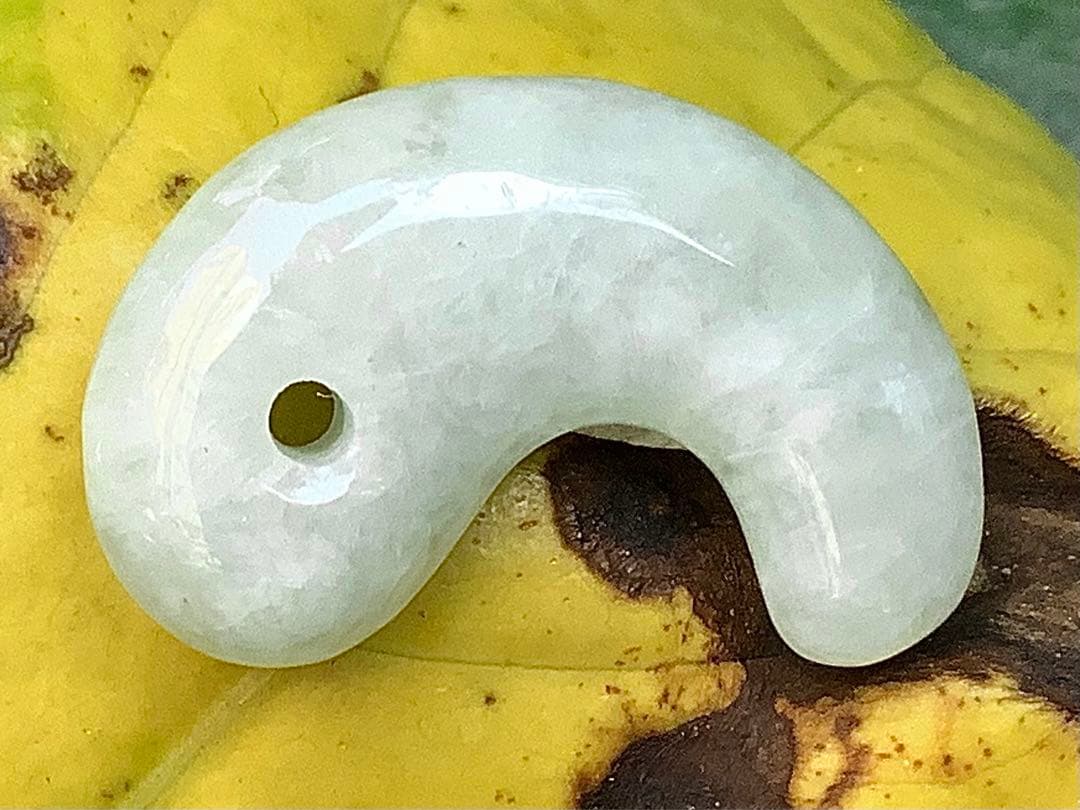 ✳吉祥開運　糸魚川翡翠勾玉*氷*アイスジェイド勾玉　極上品質　激安鑑別書取得品‼️