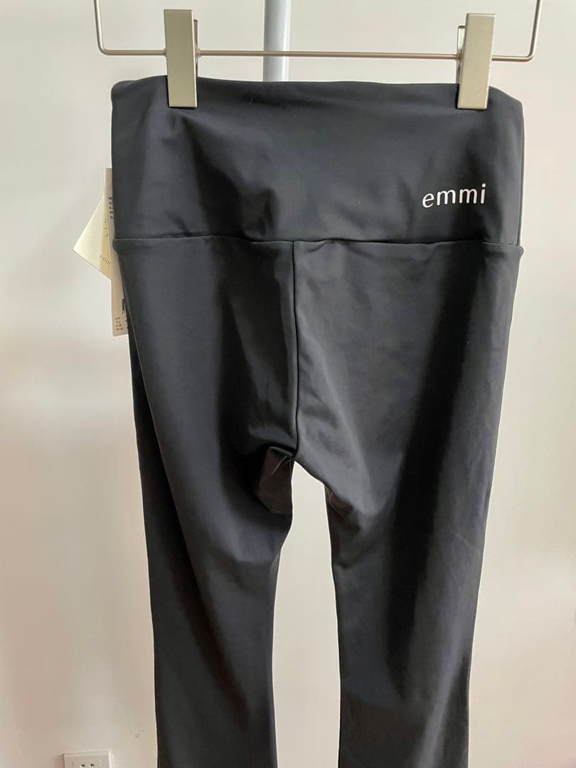 【エミヨガ新品紙タグ付き2点セット❗️】サスティナレッチプルオーバー&美脚レギンス