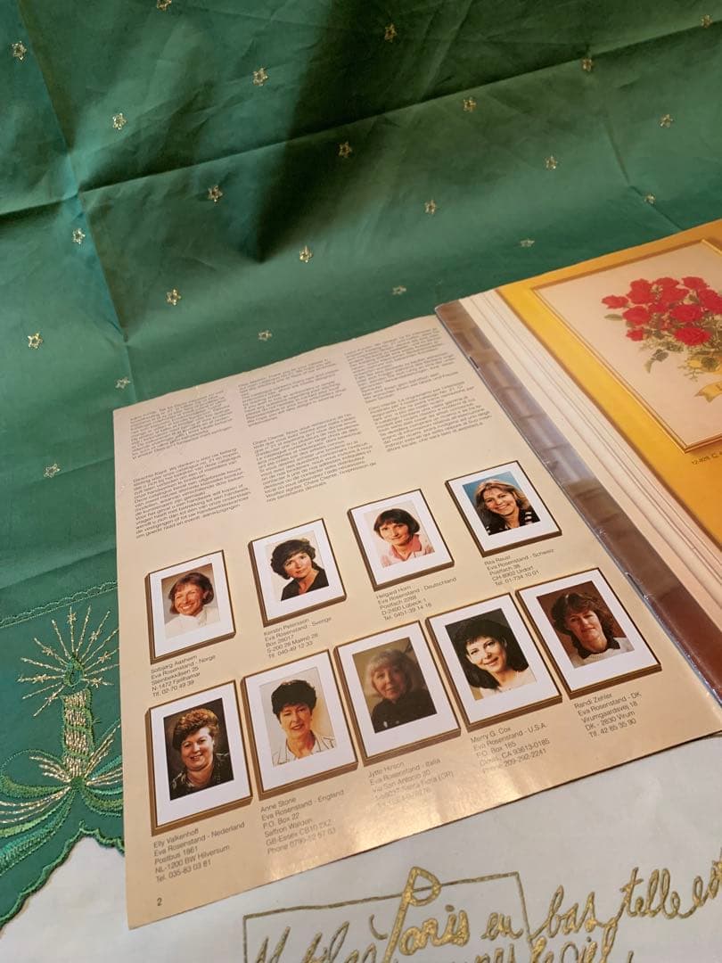 デンマーク製　北欧雑貨　ビンテージの伝統模様が刺繍された素敵な大型ベルプール！