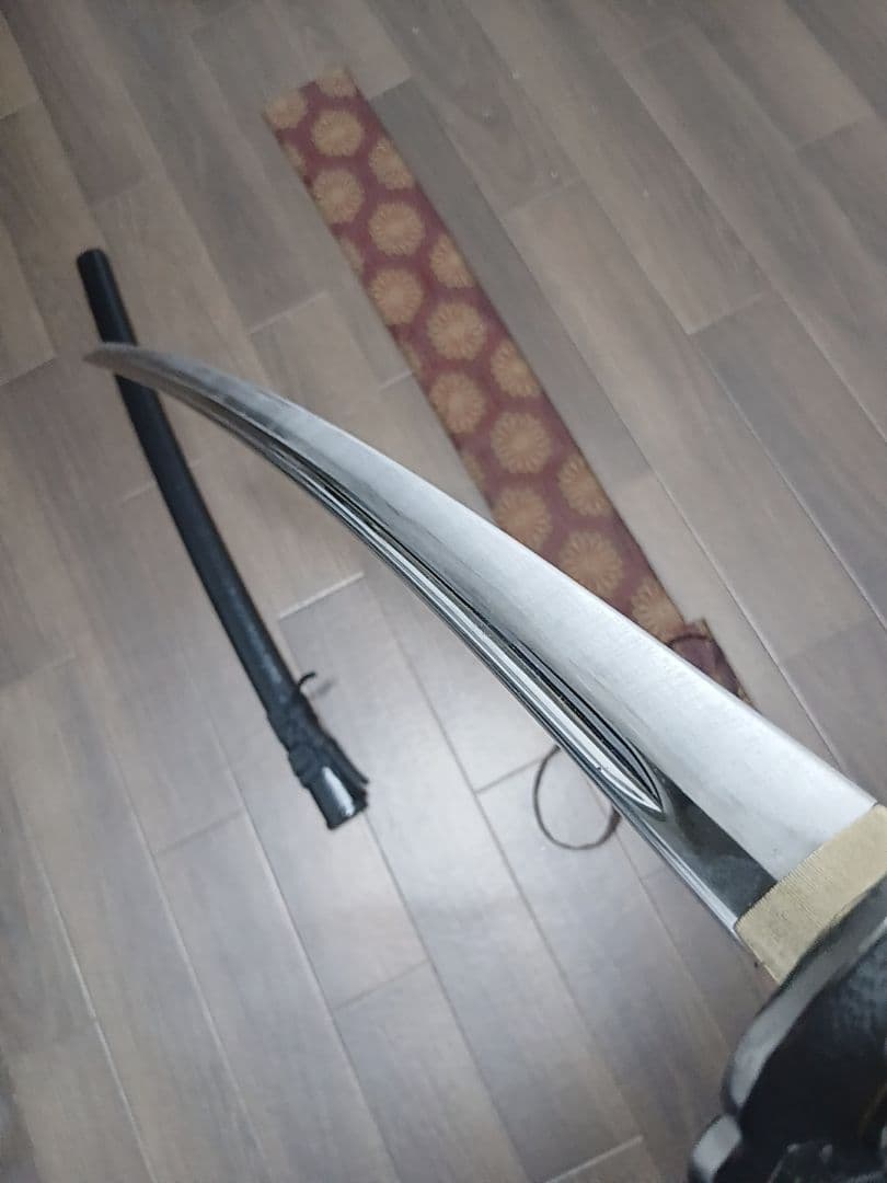 ◉菊花紋章刀袋付き・黒鋼製湾曲刀 (樋入り)　期間限定販売