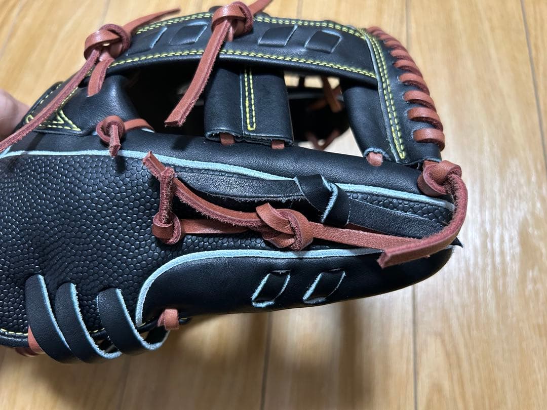 ウィルソン 野球グローブ 硬式・内野手用右投げ【定価　63800円】黒　ブラック