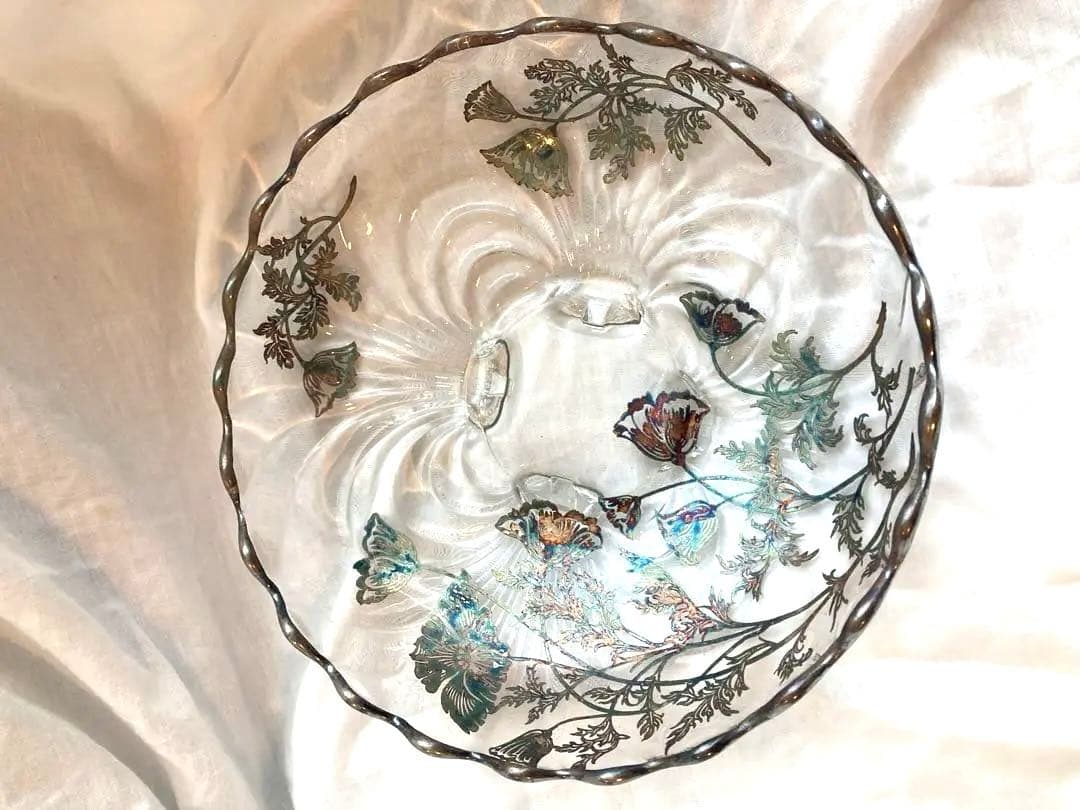 アンティークの花柄ガラスボウル