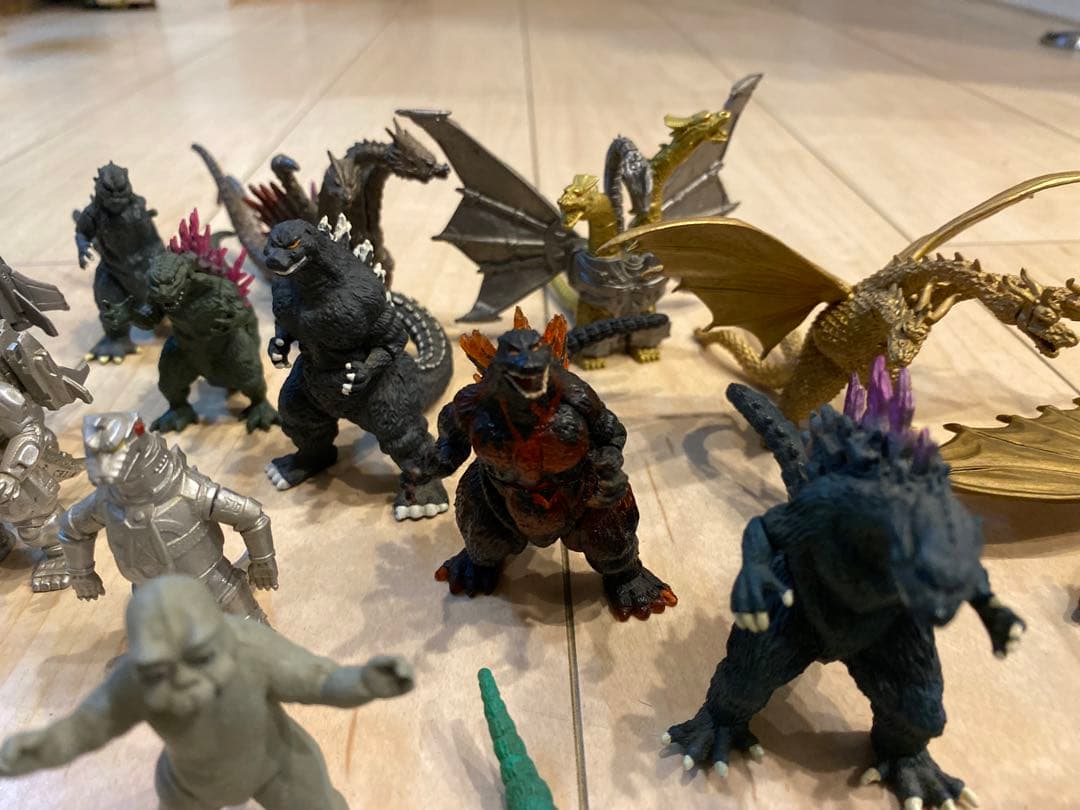 ゴジラフィギュアセット（キングギドラ含む）