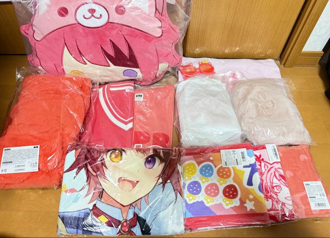 すとぷり 莉犬くん グッズ　缶バッジ カード　衣類