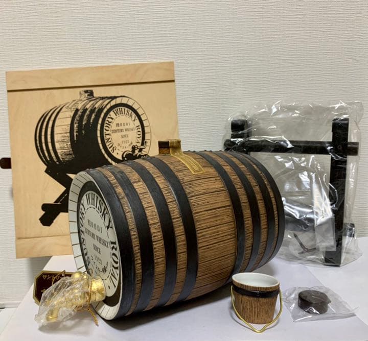 サントリー ウイスキー ローヤル【樽】ウイスキー特級〈従価〉おまけ付き