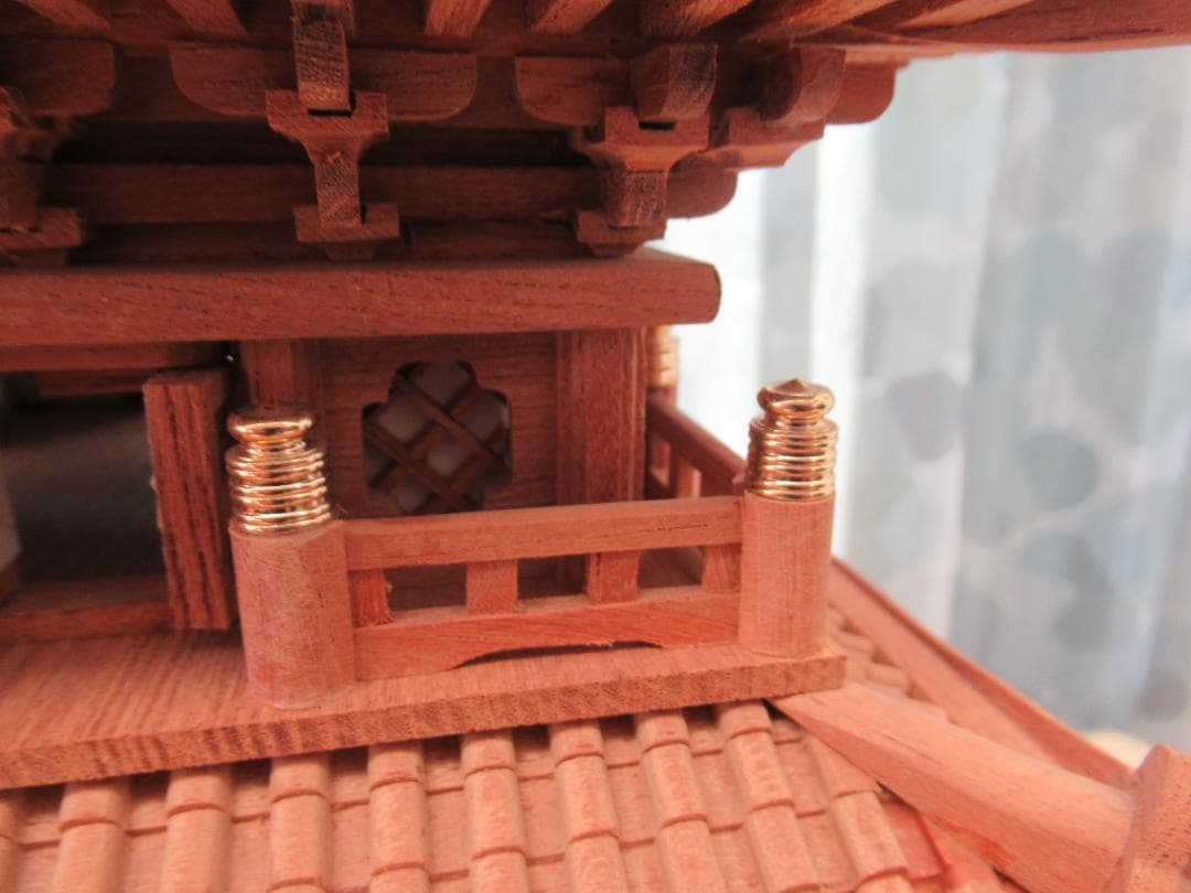 【修理品】五重塔模型　　大きさ：幅約２２×奥行２２×高さ６０ｃｍ　縮尺約１／５０