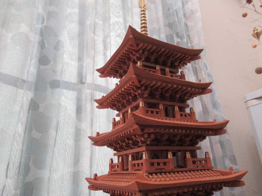 【修理品】五重塔模型　　大きさ：幅約２２×奥行２２×高さ６０ｃｍ　縮尺約１／５０