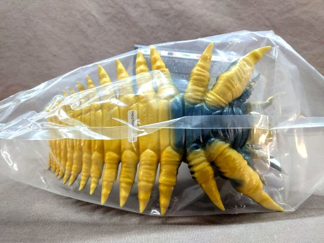 ゴジラ VANYL WARS　マーミット製 「バトラ幼虫」　メディコム・トイ