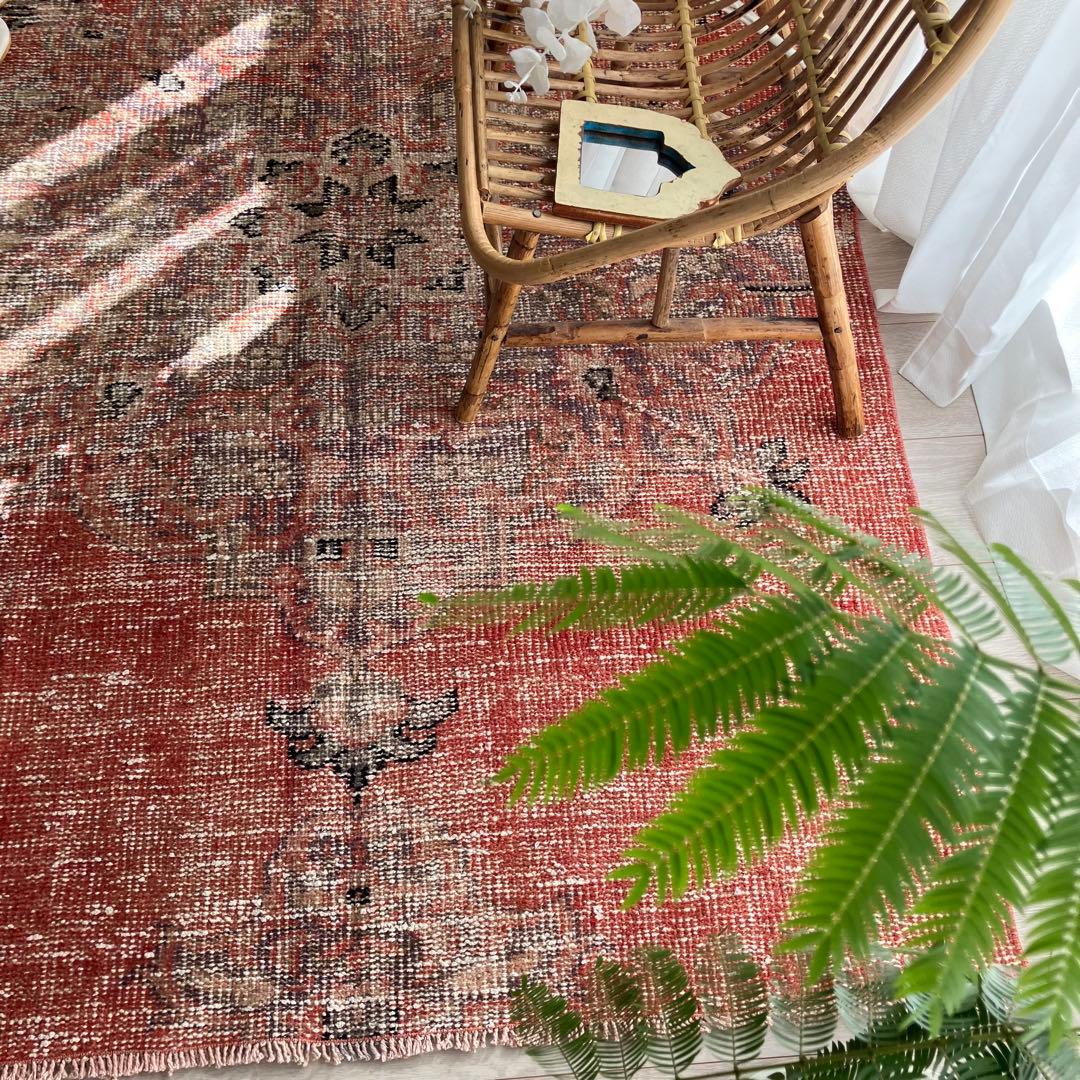 シャビーレッドコーラル116×174ブラック　メダリオン　トルコヴィンテージラグ