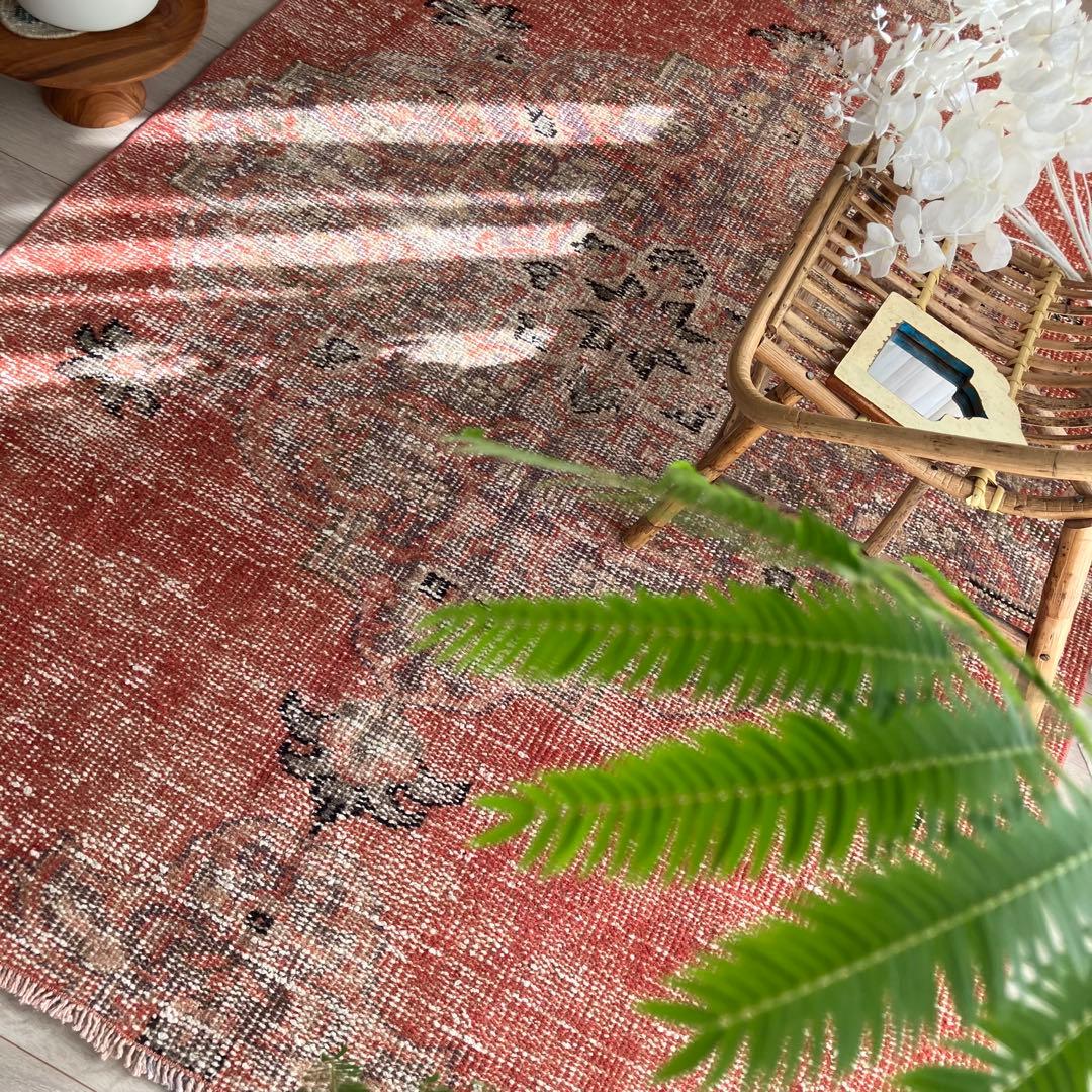 シャビーレッドコーラル116×174ブラック　メダリオン　トルコヴィンテージラグ