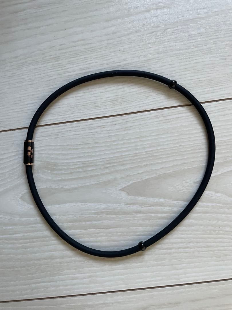 YONEX ブラック ラバーネックレス