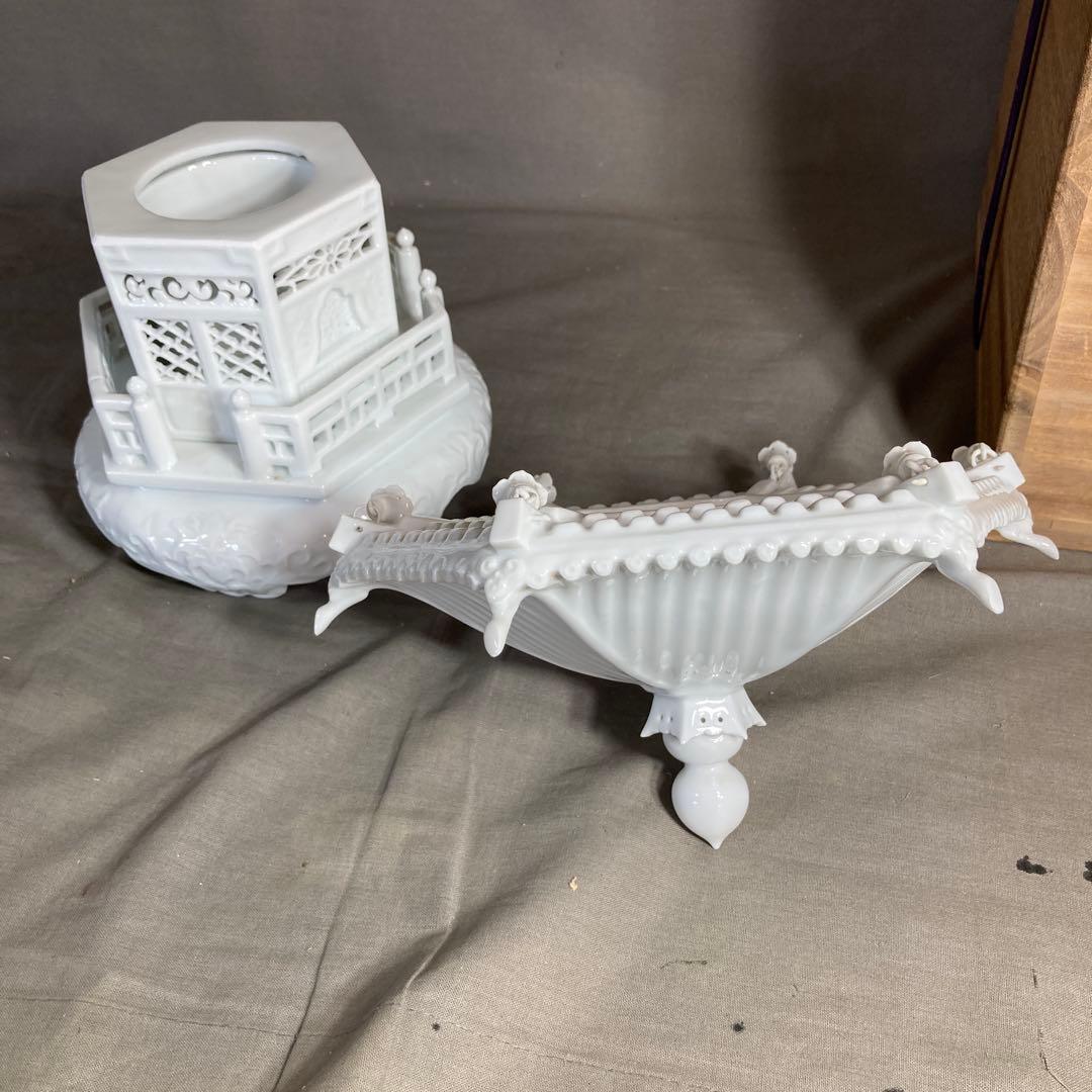 【杉原一壷】白磁彫刻の伝統　日本の名窯　杉原一壷作　白磁彫刻夢殿　照明灯置物