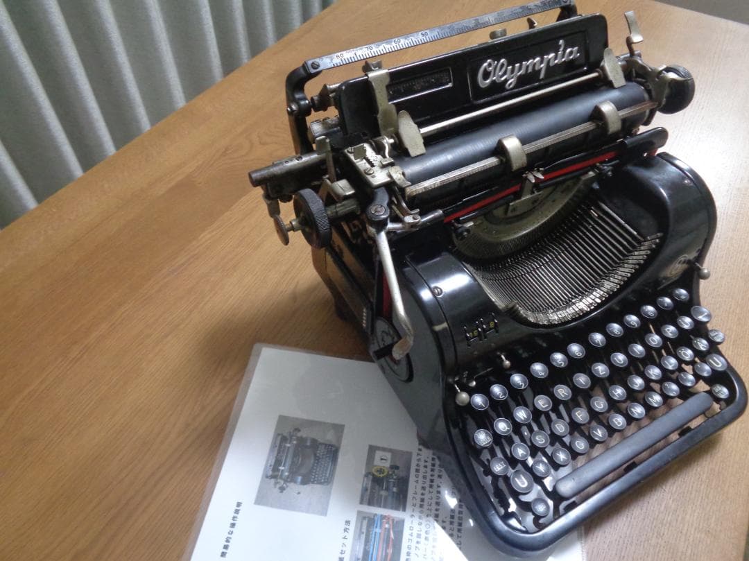 実働品　Olympia8 オリンピアタイプライター QWERTYZ配列ドイツ仕様