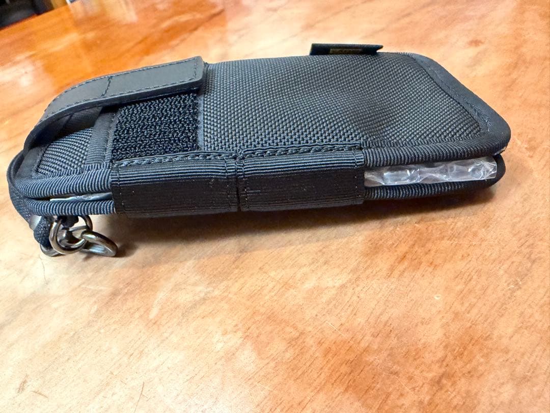 バンナイズ 縦型キャリングケース 新品未使用 iPhone15ProMax他対応