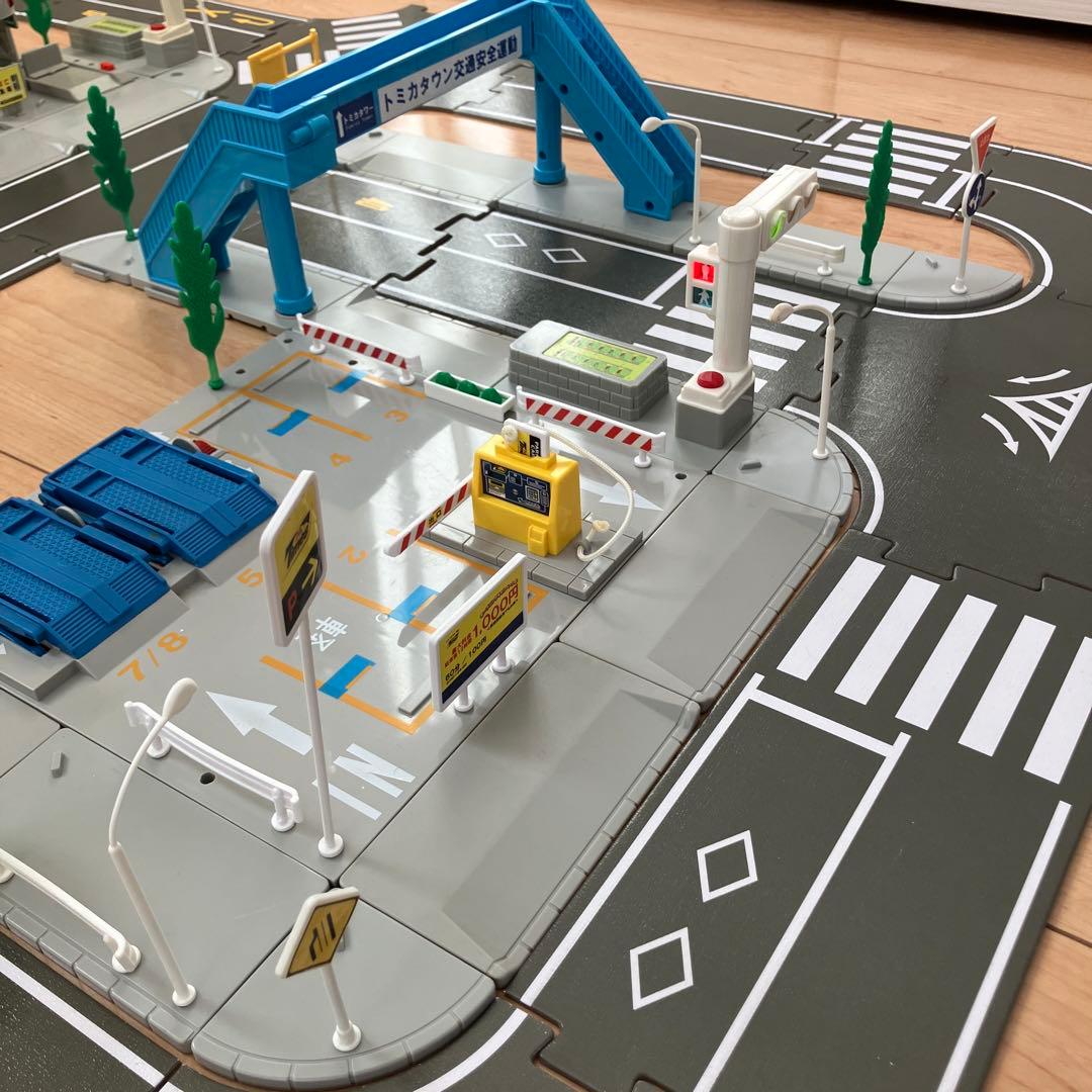 トミカタウン 洗車場 交番 駐車場 信号機×2 歩道橋 つながる道路